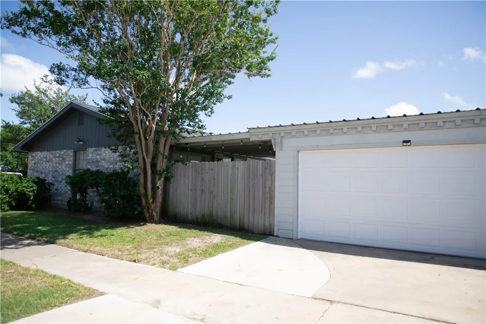 302 Lone Oak Court Bishop, TX 78343