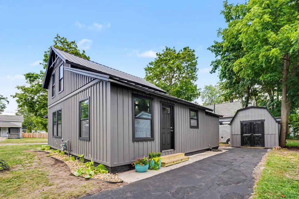 216 W Cushman Street Three Rivers, MI 49093