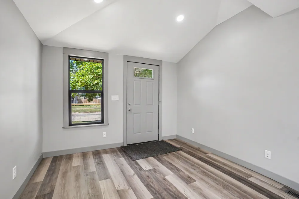 216 W Cushman Street Three Rivers, MI 49093