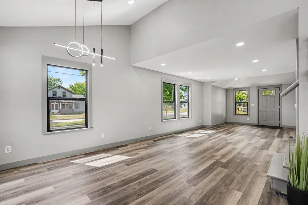 216 W Cushman Street Three Rivers, MI 49093