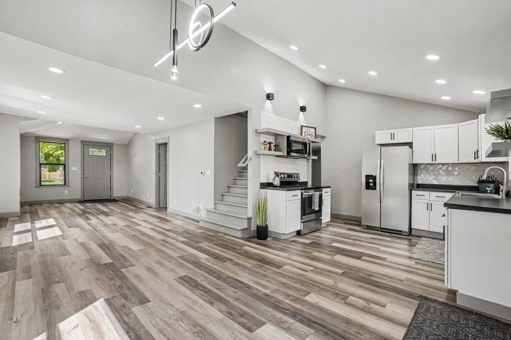216 W Cushman Street Three Rivers, MI 49093
