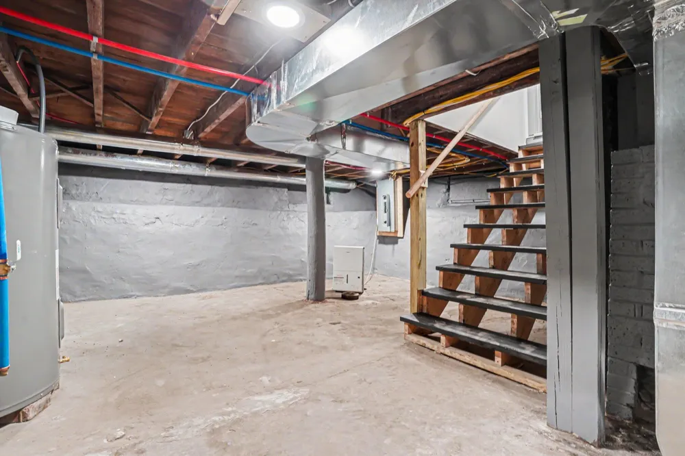 216 W Cushman Street Three Rivers, MI 49093