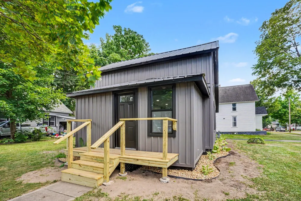 216 W Cushman Street Three Rivers, MI 49093