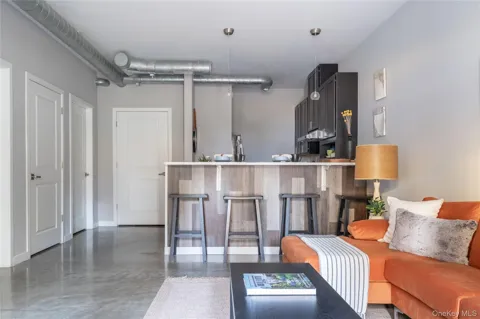 128 Vineyard Avenue #104