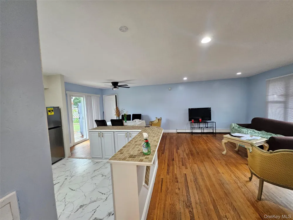 182 New York Avenue Bay Shore, NY 11706