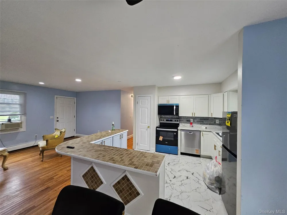 182 New York Avenue Bay Shore, NY 11706
