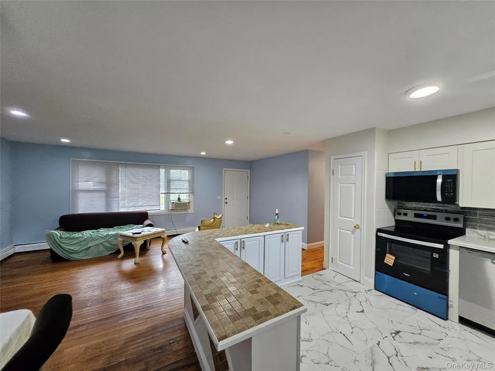 182 New York Avenue Bay Shore, NY 11706