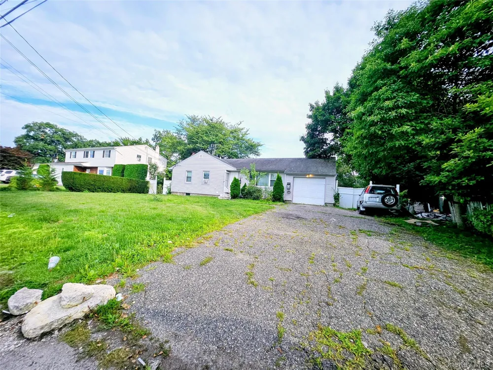 182 New York Avenue Bay Shore, NY 11706