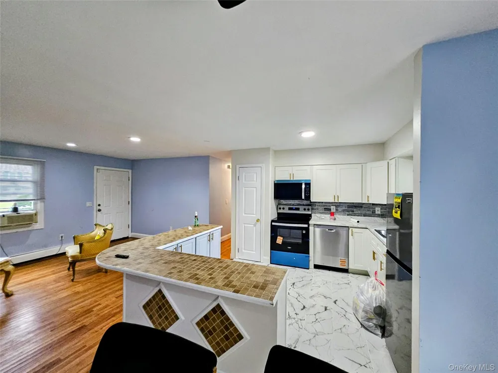 182 New York Avenue Bay Shore, NY 11706
