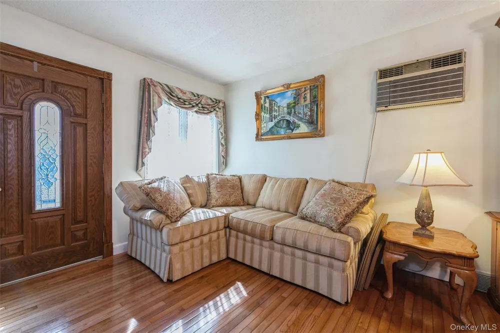 16 Devon Street Lynbrook, NY 11563