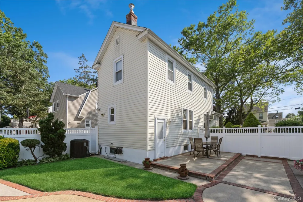 16 Devon Street Lynbrook, NY 11563