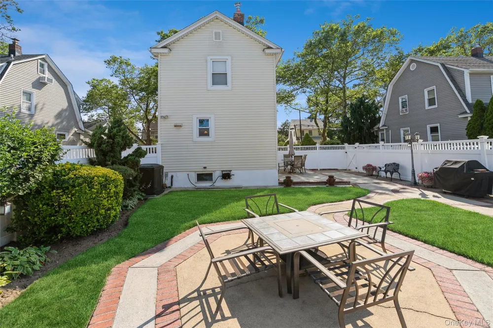 16 Devon Street Lynbrook, NY 11563