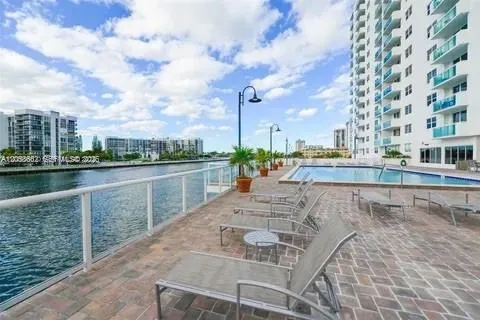 3000 S Ocean Dr #518