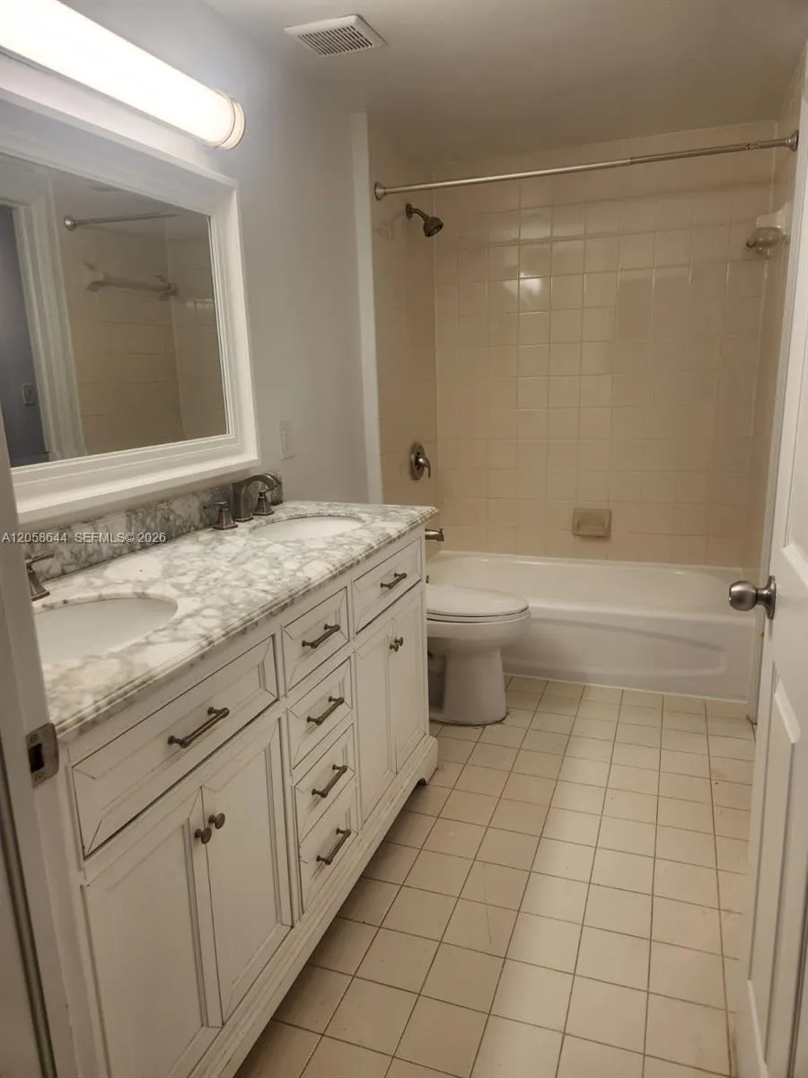 7085 Nova Dr #102 Davie, FL 33317