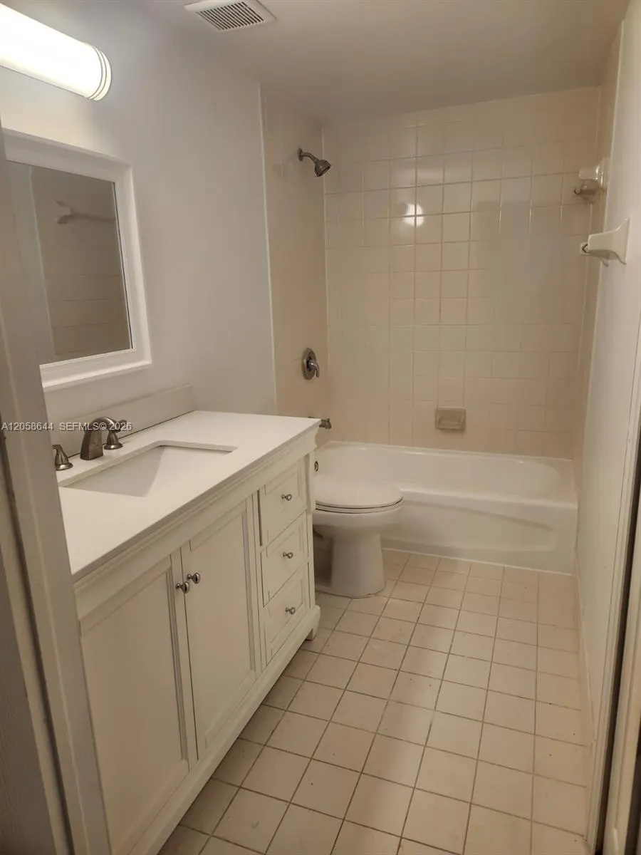 7085 Nova Dr #102 Davie, FL 33317