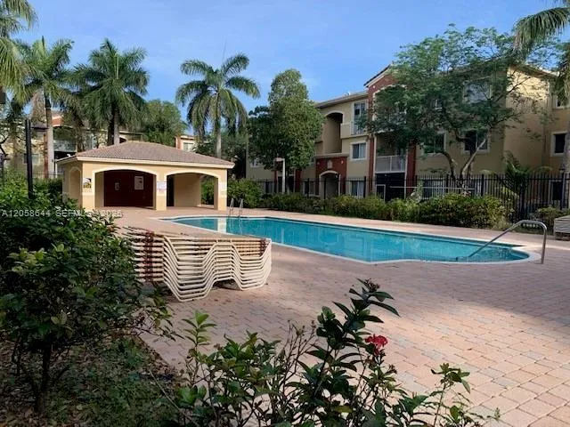 7085 Nova Dr #102 Davie, FL 33317