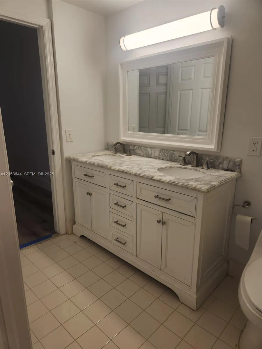 7085 Nova Dr #102 Davie, FL 33317