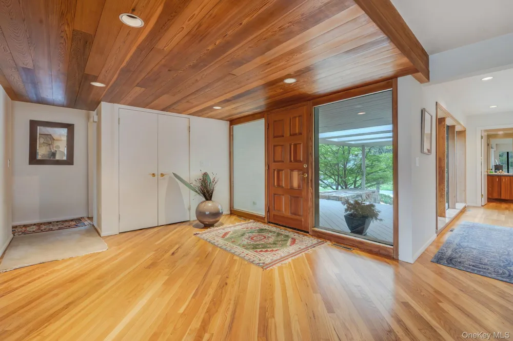 5 Kew Court Northport, NY 11768