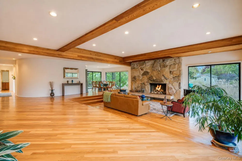 5 Kew Court Northport, NY 11768