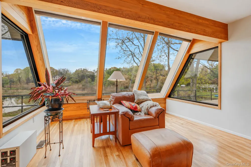 5 Kew Court Northport, NY 11768