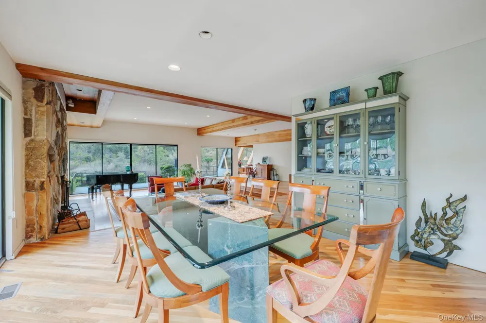 5 Kew Court Northport, NY 11768