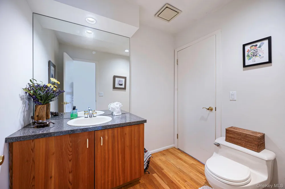 5 Kew Court Northport, NY 11768