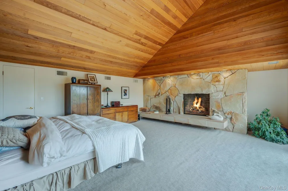 5 Kew Court Northport, NY 11768
