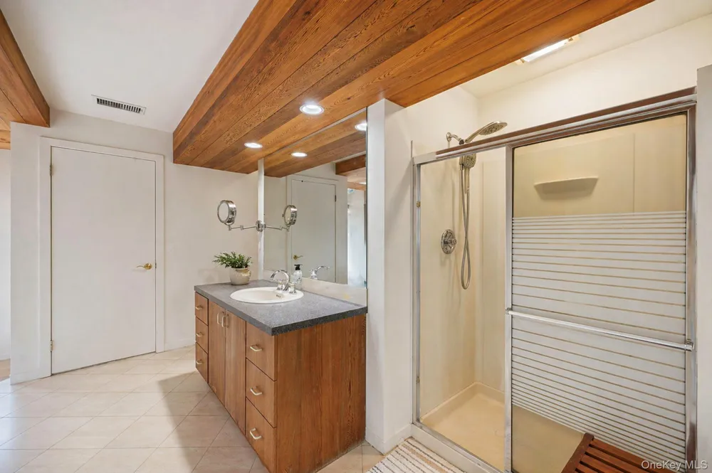 5 Kew Court Northport, NY 11768