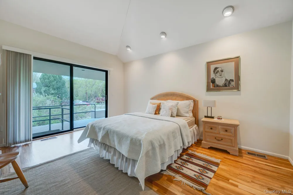 5 Kew Court Northport, NY 11768