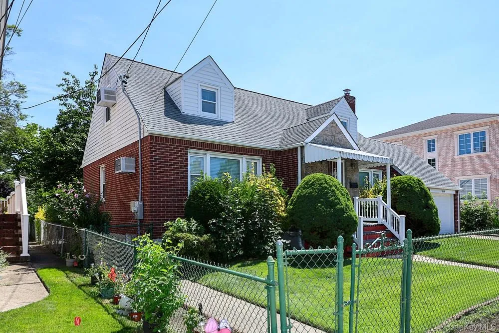 560 6th Street New Hyde Park, NY 11040