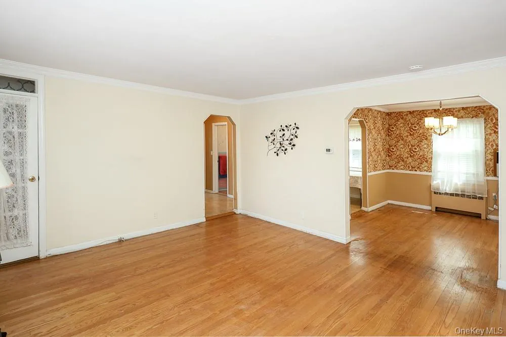 560 6th Street New Hyde Park, NY 11040