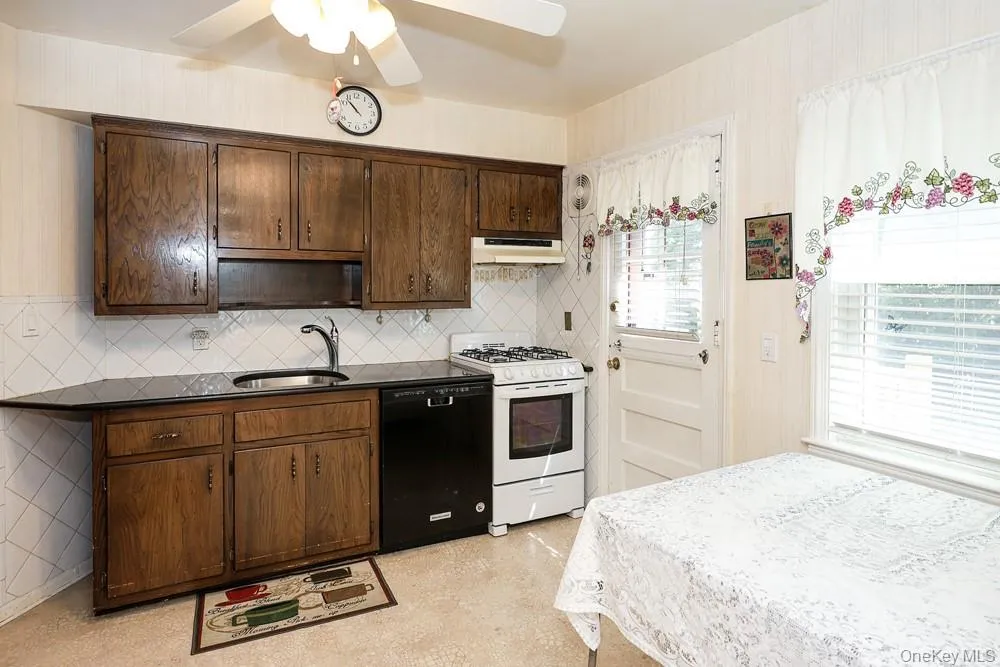 560 6th Street New Hyde Park, NY 11040