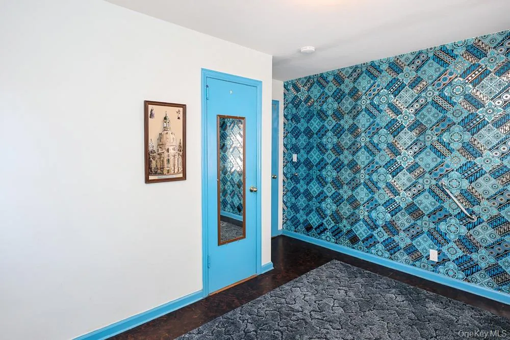 560 6th Street New Hyde Park, NY 11040