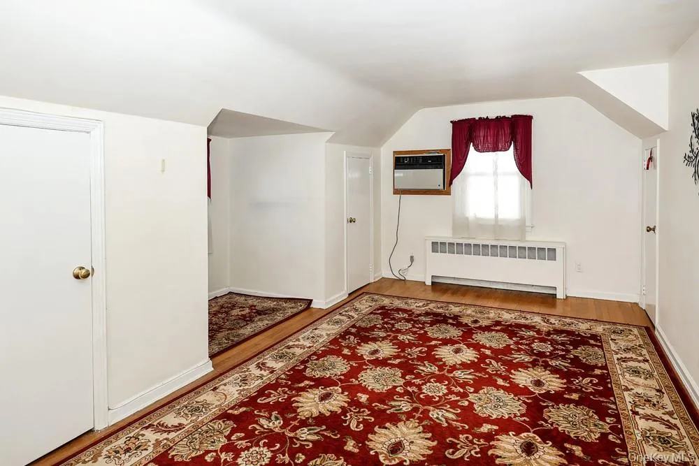 560 6th Street New Hyde Park, NY 11040