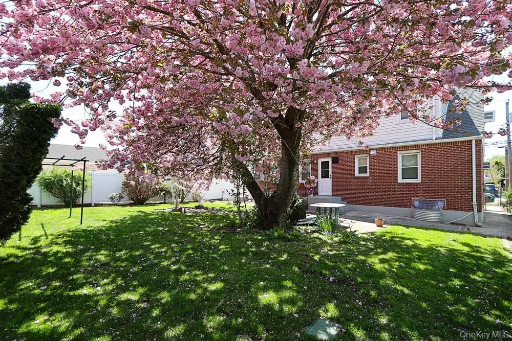 560 6th Street New Hyde Park, NY 11040