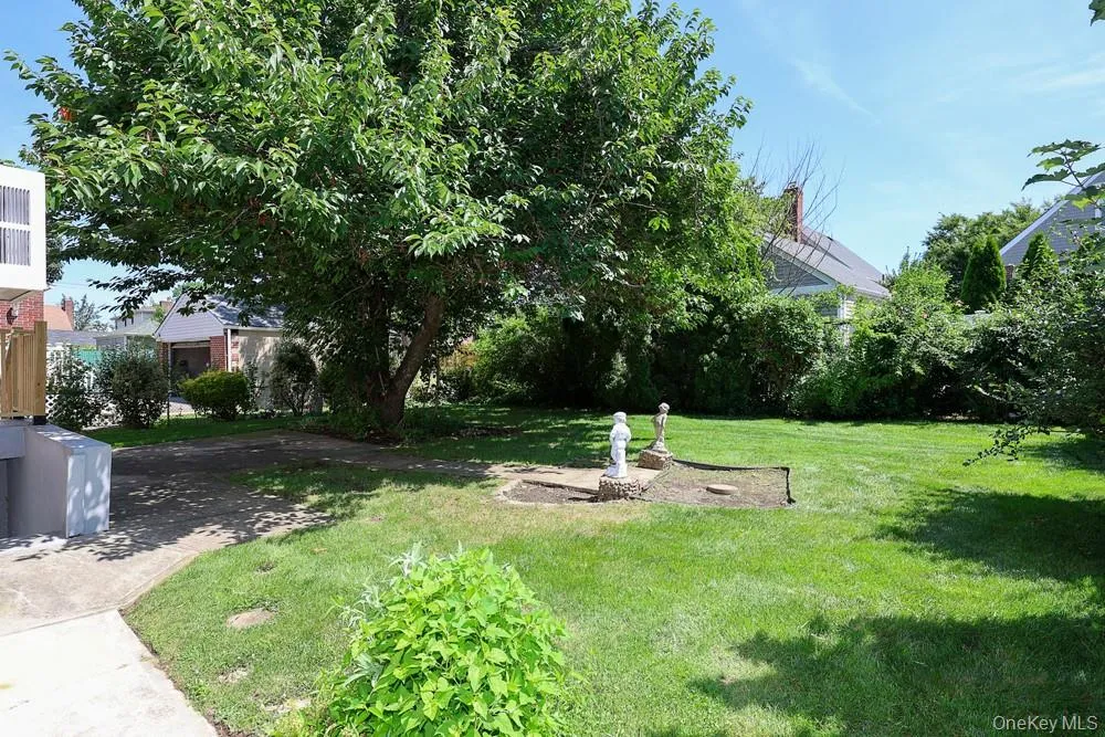 560 6th Street New Hyde Park, NY 11040