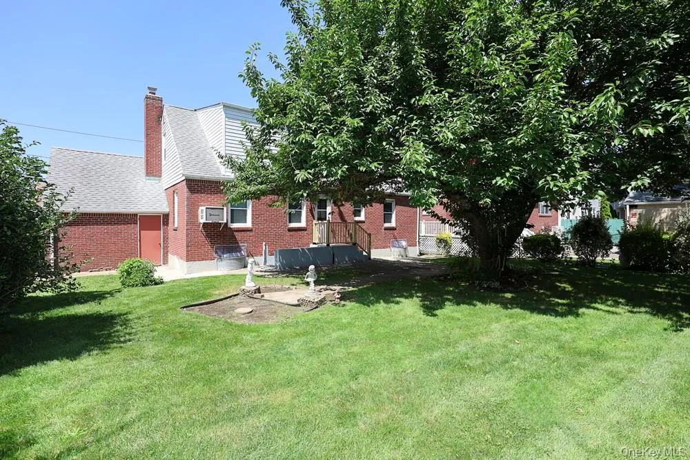 560 6th Street New Hyde Park, NY 11040
