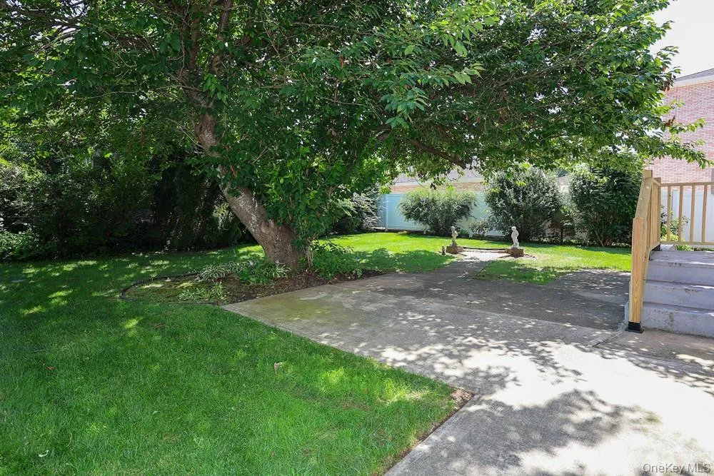560 6th Street New Hyde Park, NY 11040