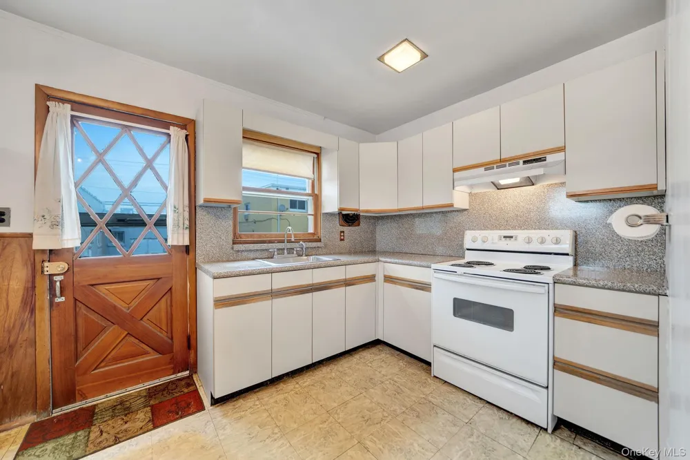 6 Lippold Street Merrick, NY 11566