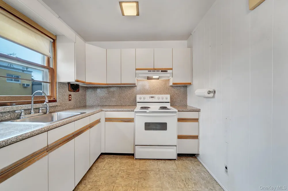 6 Lippold Street Merrick, NY 11566