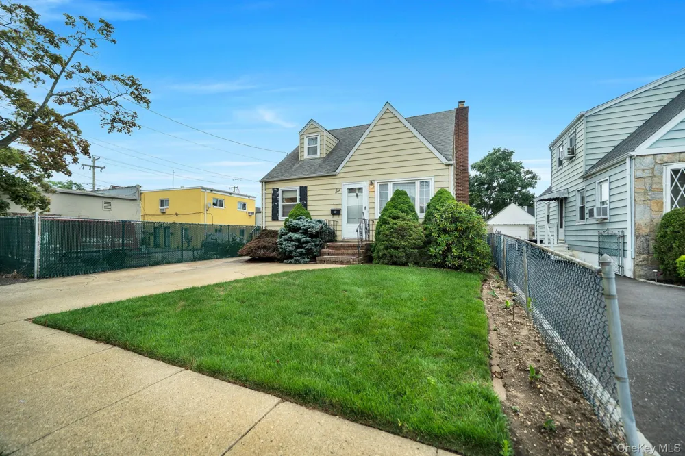 6 Lippold Street Merrick, NY 11566