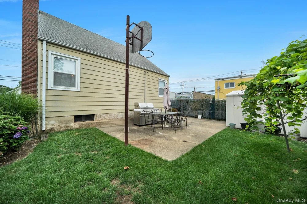 6 Lippold Street Merrick, NY 11566