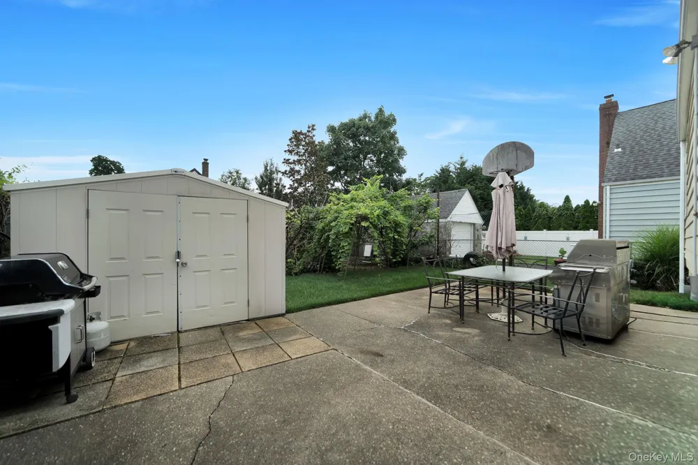 6 Lippold Street Merrick, NY 11566