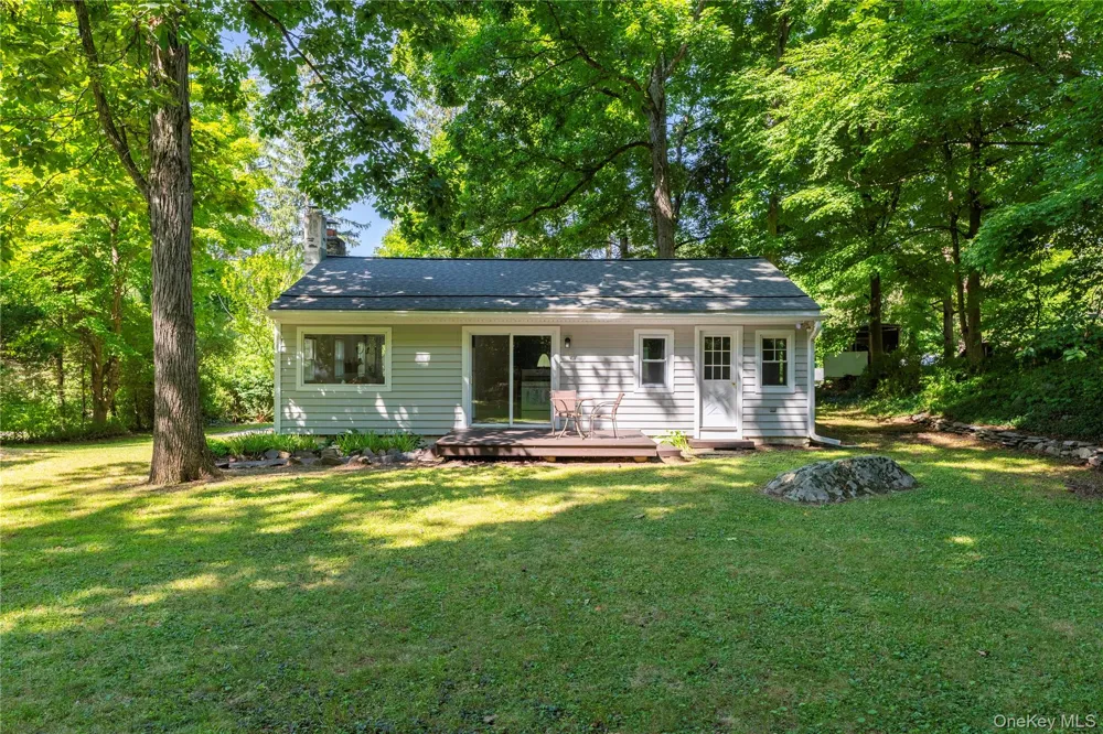 6 Hemlock Trail Court Carmel, NY 10512