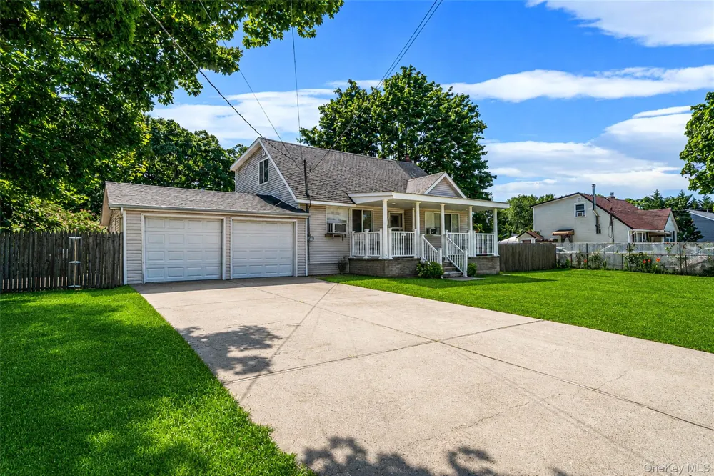1641 E 3rd Avenue Bay Shore, NY 11706