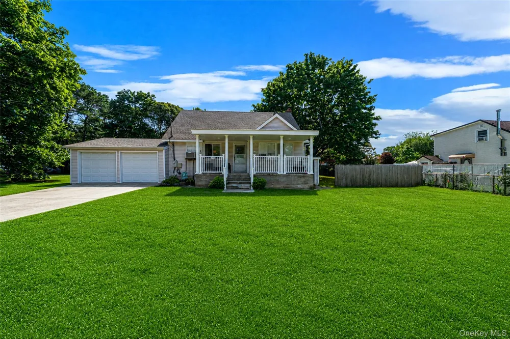 1641 E 3rd Avenue Bay Shore, NY 11706