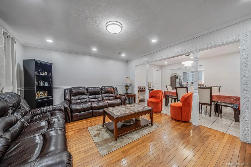 1641 E 3rd Avenue Bay Shore, NY 11706