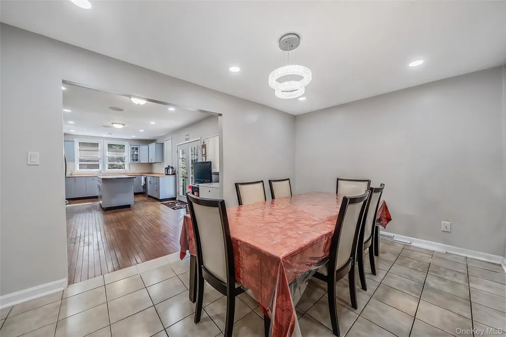 1641 E 3rd Avenue Bay Shore, NY 11706