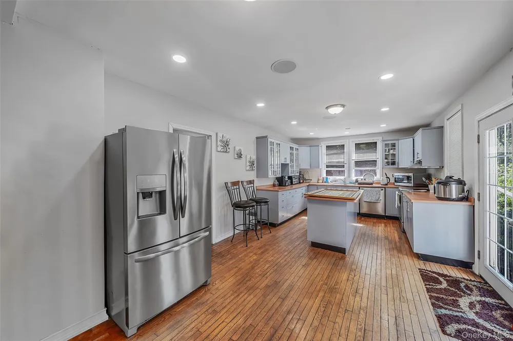 1641 E 3rd Avenue Bay Shore, NY 11706