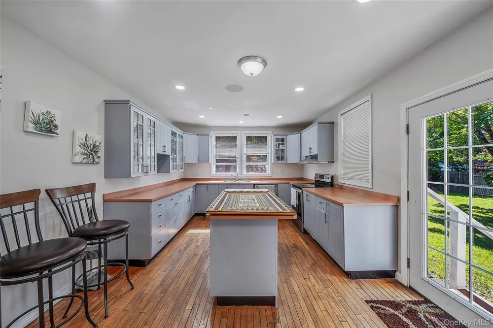 1641 E 3rd Avenue Bay Shore, NY 11706